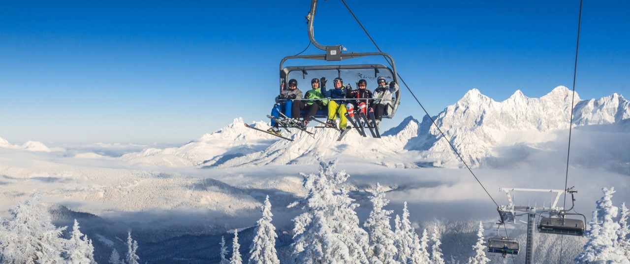 Skifahrer am Skilift in Ski amadé