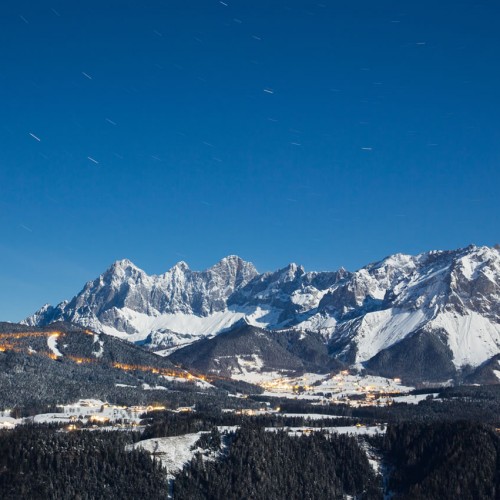 Blick auf Ramsau am Dachstein zur blauen Stunde