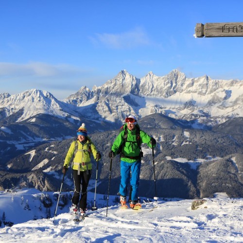 Skitouren gehen mit herrlicher Aussicht auf die Schladminger Tauern