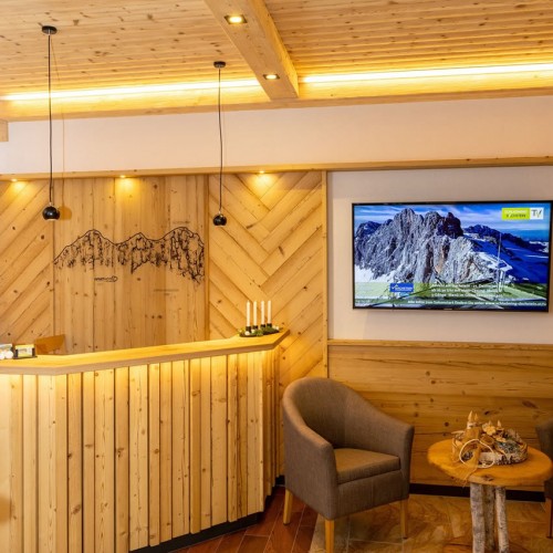 Neuer Empfangs- und Barbereich im Aparthotel Ramsau