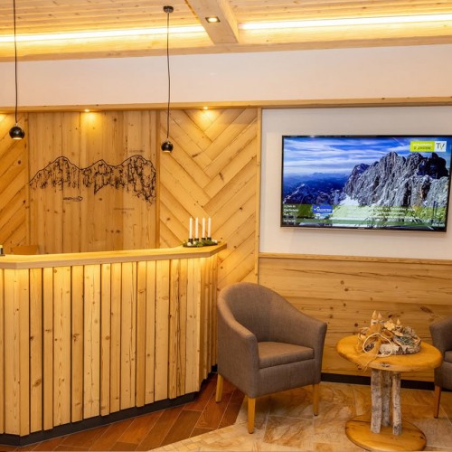 Neuer Empfangs- und Barbereich im Aparthotel Ramsau