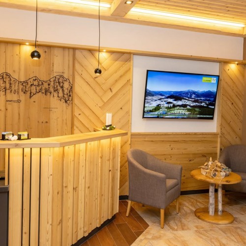 Neuer Empfangs- und Barbereich im Aparthotel Ramsau